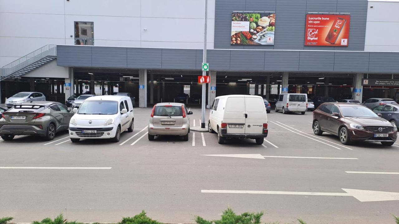 Appartamento Airport 24&24 Car Parking Chişinău Esterno foto